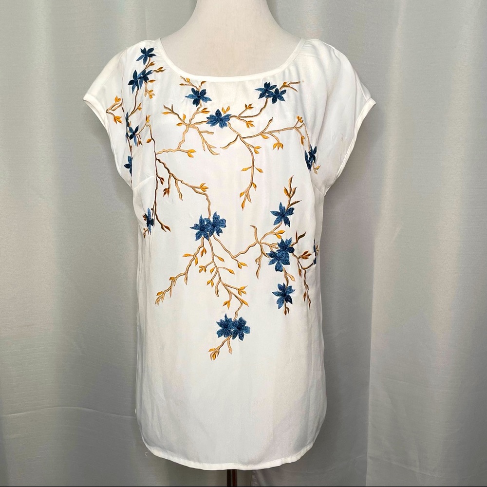 Gorgeous embroidered button back blouse